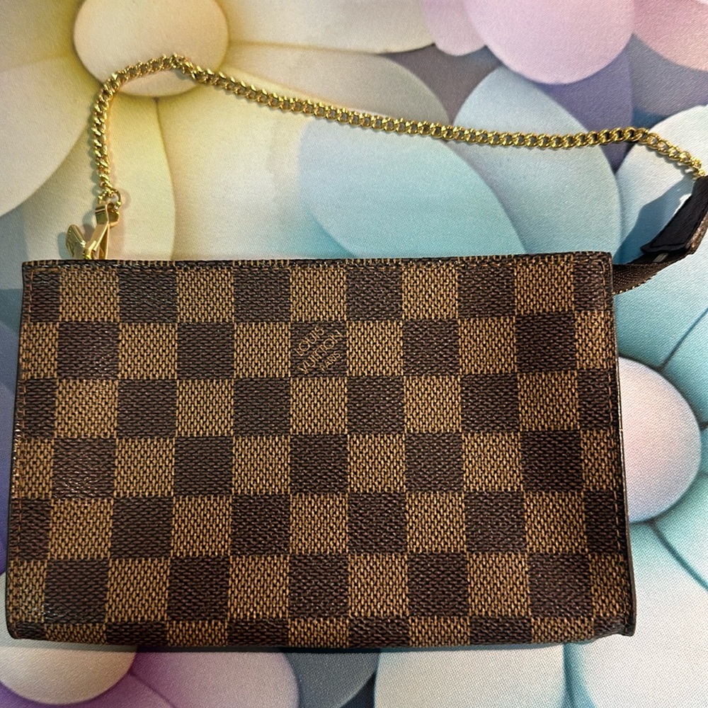 Louis Vuitton pouch with chain